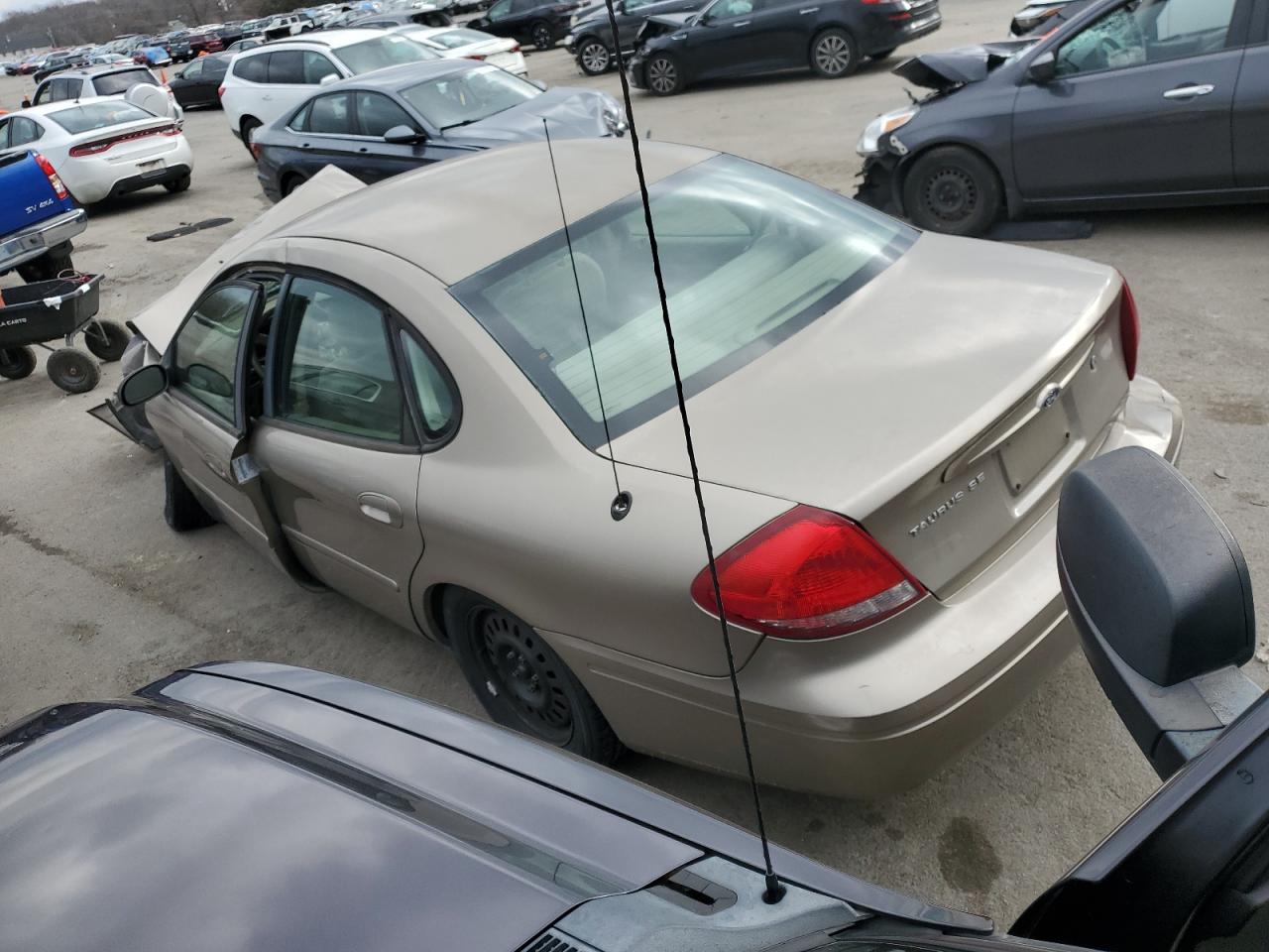 Image 2 of 2005 FORD TAURUS SE 2005 with VIN 1FAFP53235A308948