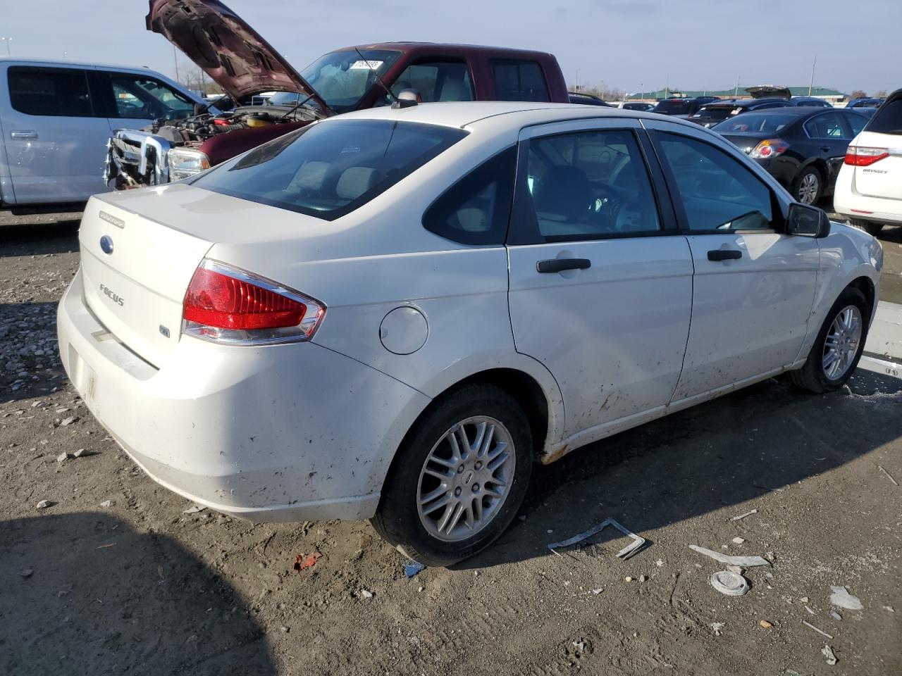 Image 3 of 2010 FORD FOCUS SE 2010 with VIN 1FAHP3FN1AW165420