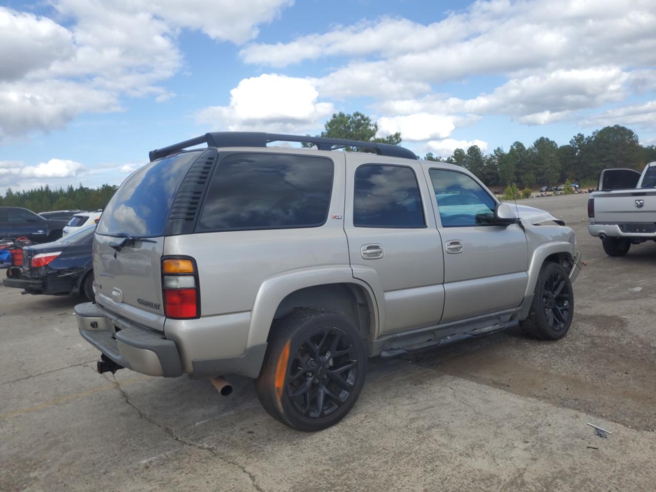 Obraz 3 z 2005 CHEVROLET TAHOE K1500 2005 z VIN 1GNEK13T15R224660