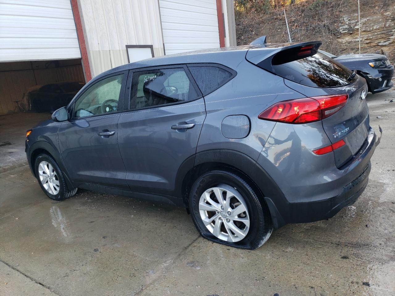 Изображение 2 2021 HYUNDAI TUCSON SE 2021 с VIN KM8J23A40MU382719