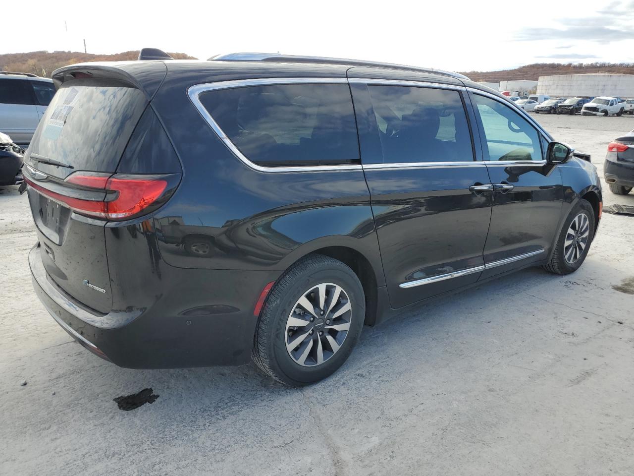Obraz 3 z 2021 CHRYSLER PACIFICA HYBRID LIMITED 2021 z VIN 2C4RC1S73MR550691
