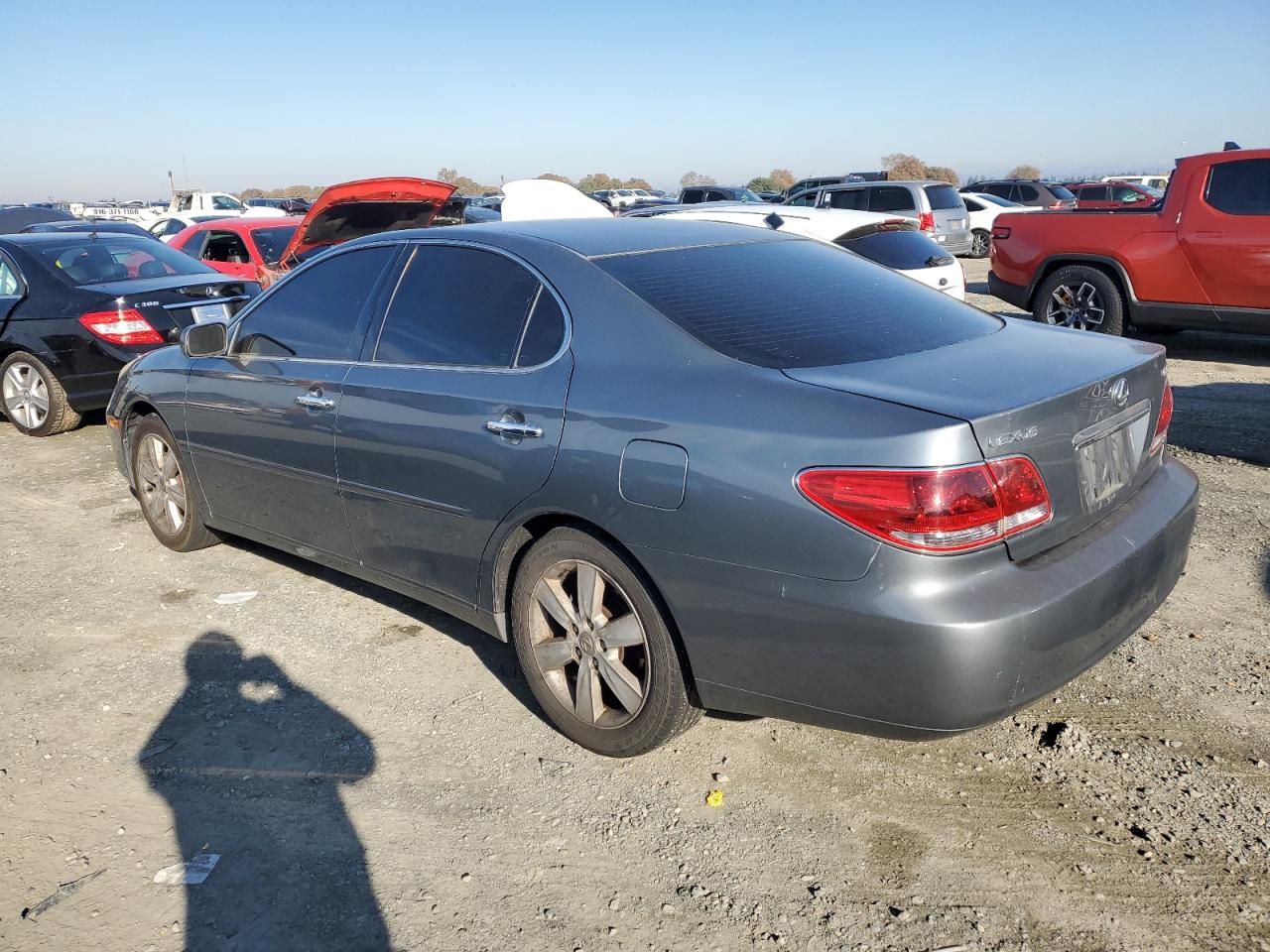 Image 2 of 2005 LEXUS ES 330 2005 with VIN JTHBA30G355077409
