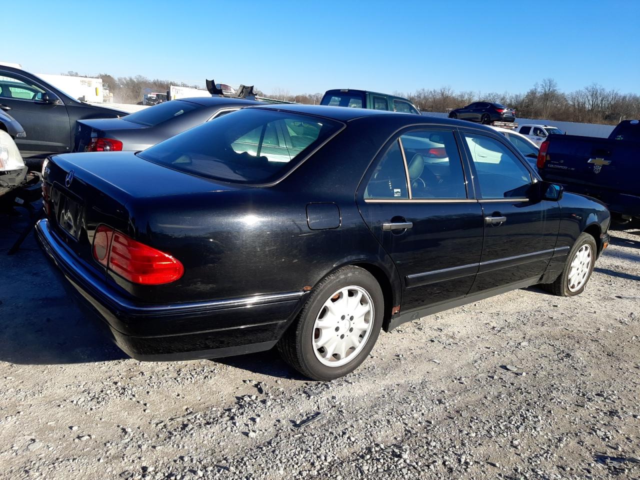 Image 3 of 1998 MERCEDES-BENZ E 320 4MATIC 1998 with VIN WDBJF82F7WX011336