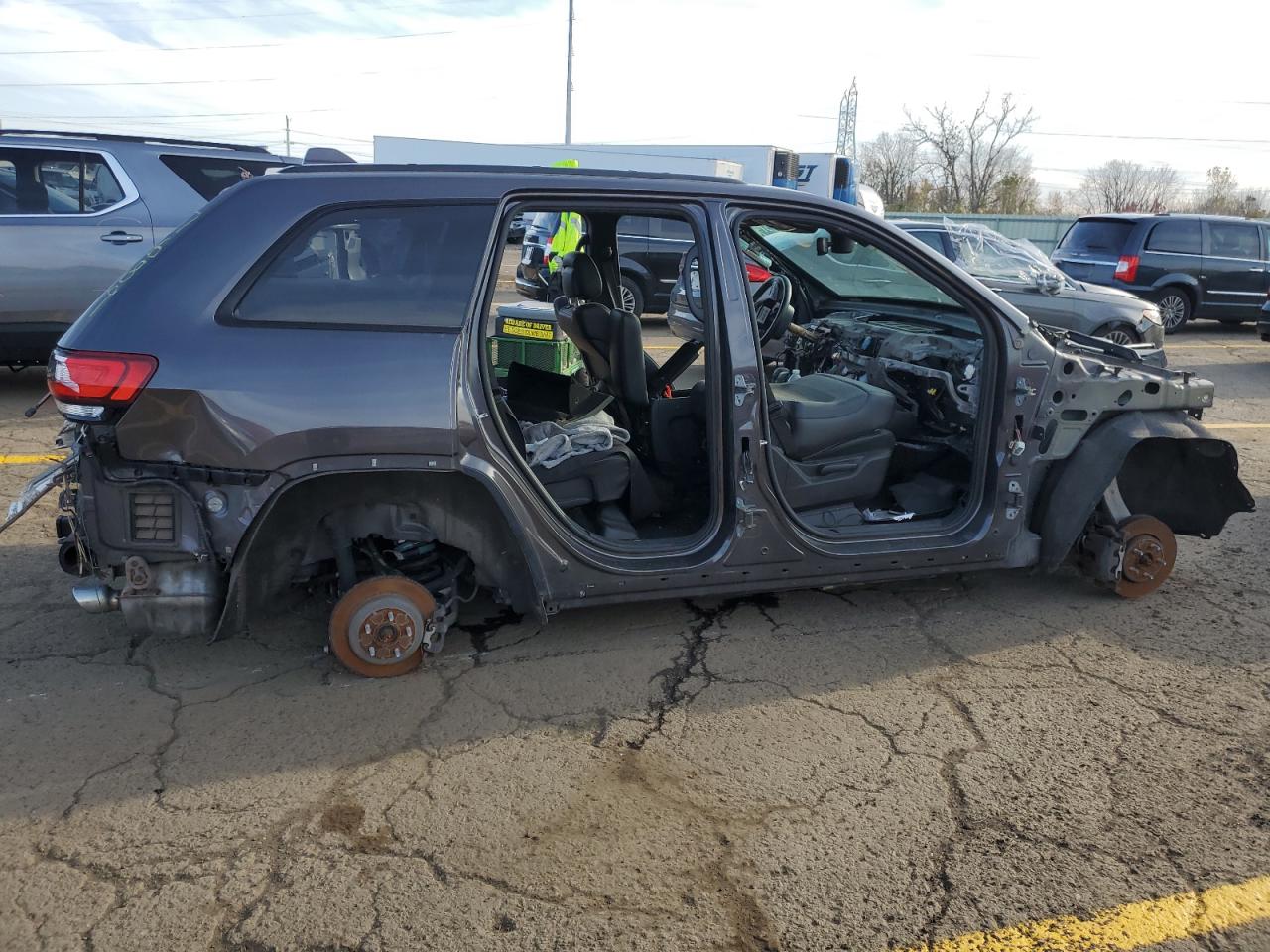 Image 3 of 2018 JEEP GRAND CHEROKEE LAREDO 2018 with VIN 1C4RJFAG2JC407689