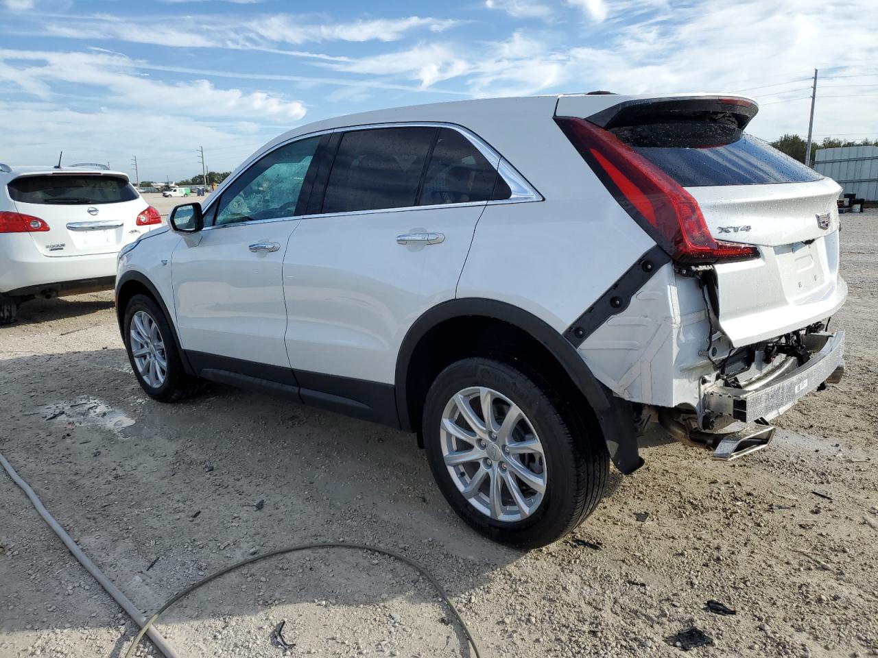Изображение 2 2022 CADILLAC XT4 LUXURY 2022 с VIN 1GYAZAR45NF137648