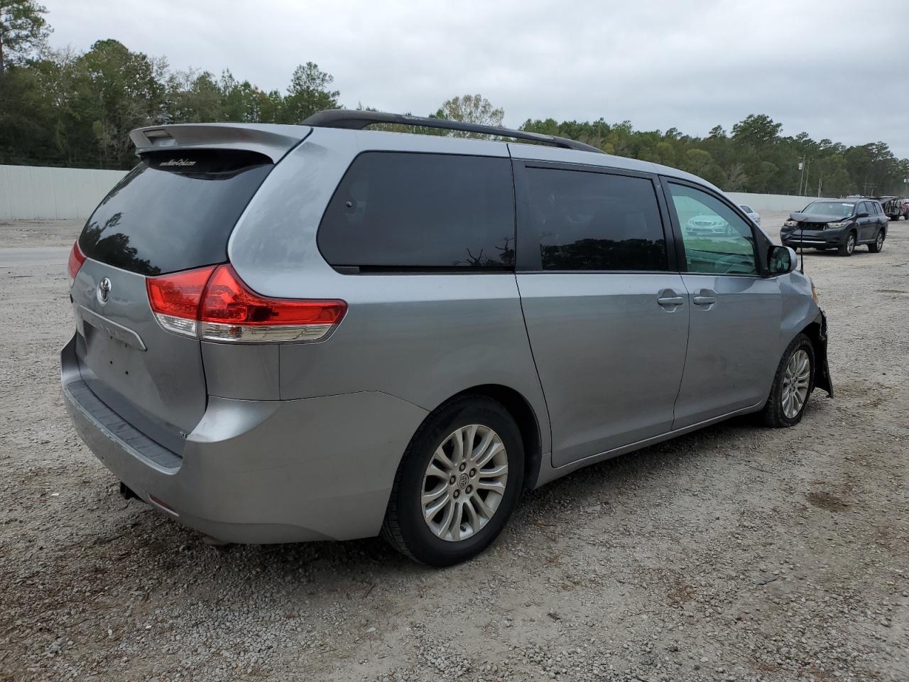 Изображение 3 2013 TOYOTA SIENNA XLE 2013 с VIN 5TDYK3DC4DS325451