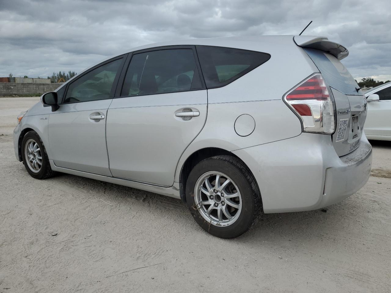 Изображение 2 2016 TOYOTA PRIUS V  2016 с VIN JTDZN3EU2GJ046729