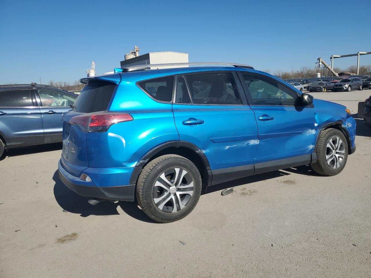 Image 3 of 2016 TOYOTA RAV4 LE 2016 with VIN JTMBFREV3GD192517