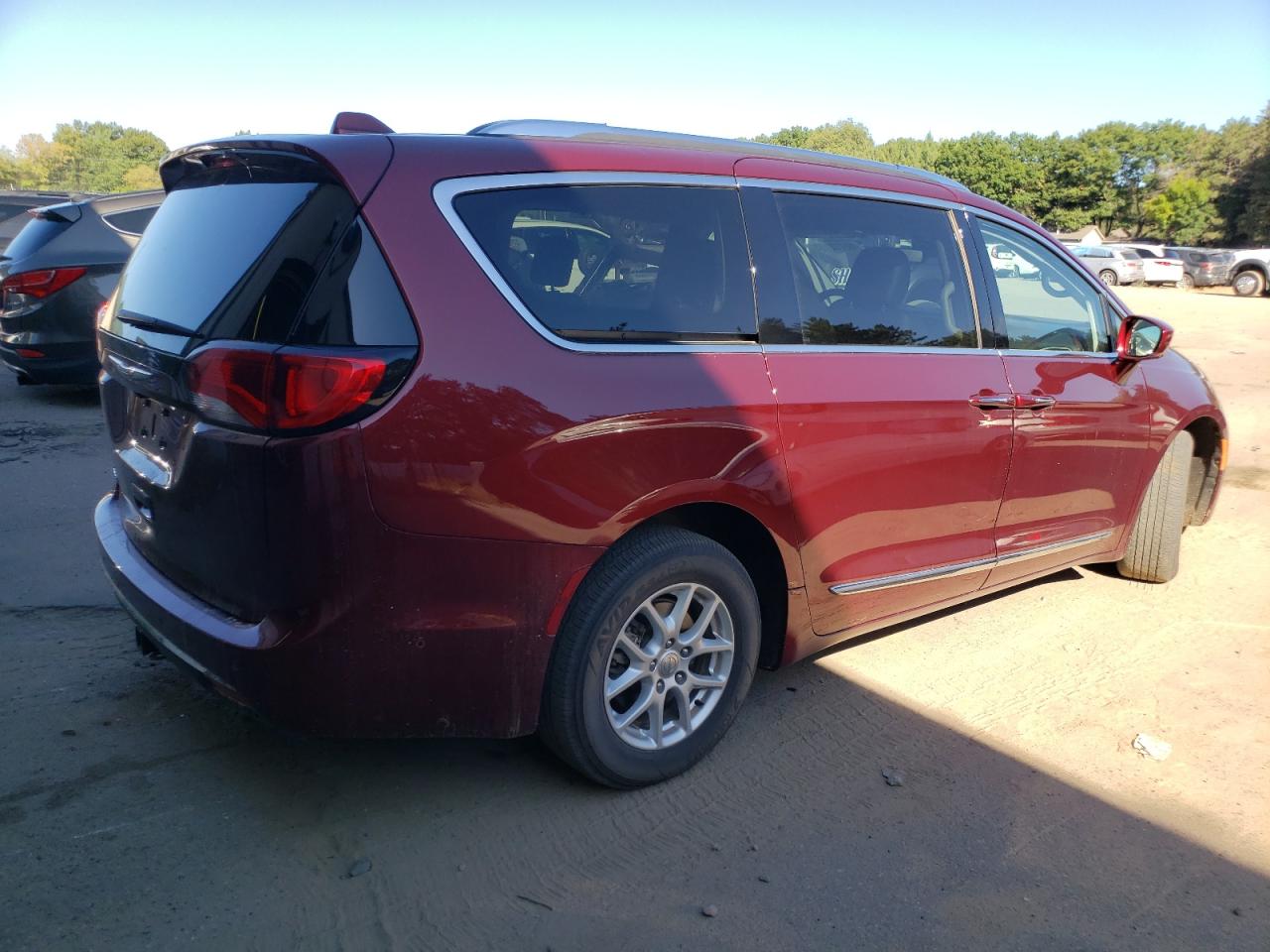 Image 3 of 2020 CHRYSLER PACIFICA TOURING L 2020 with VIN 2C4RC1BG6LR135511