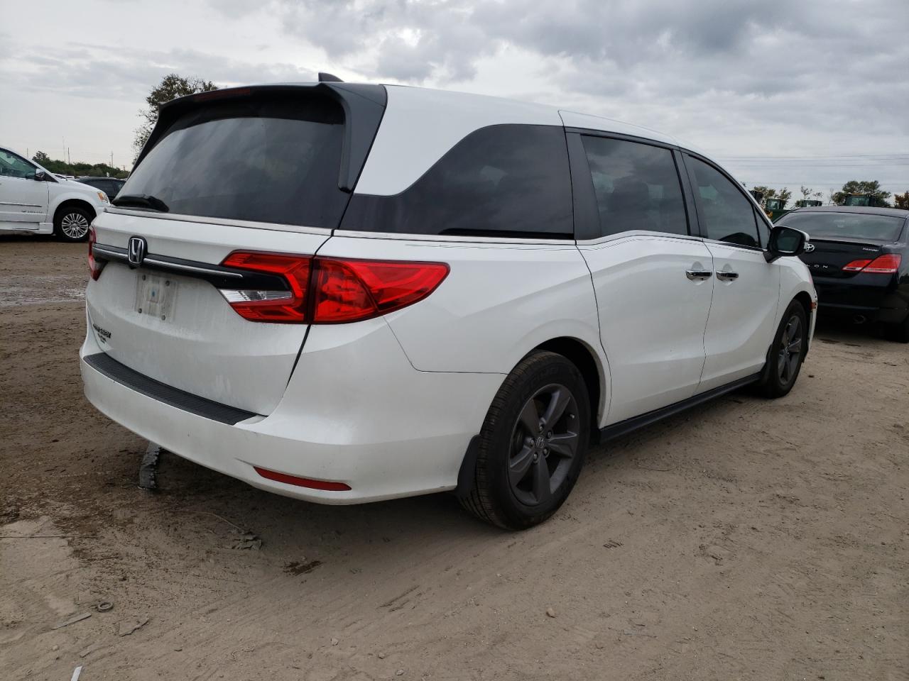 Image 3 of 2021 HONDA ODYSSEY EX 2021 with VIN 5FNRL6H54MB044527