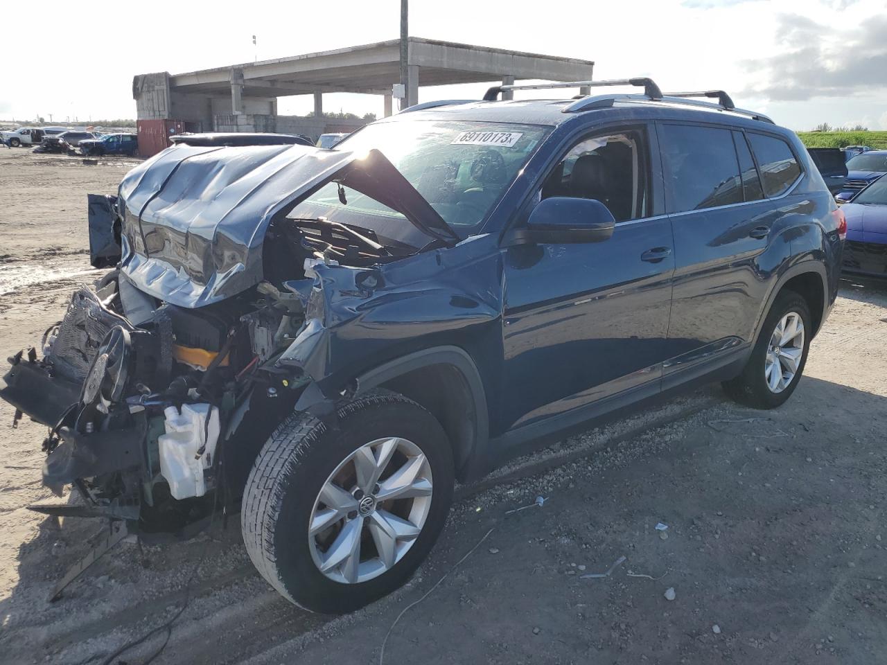 Image 1 of 2018 VOLKSWAGEN ATLAS SE 2018 with VIN 1V2KR2CA2JC570241