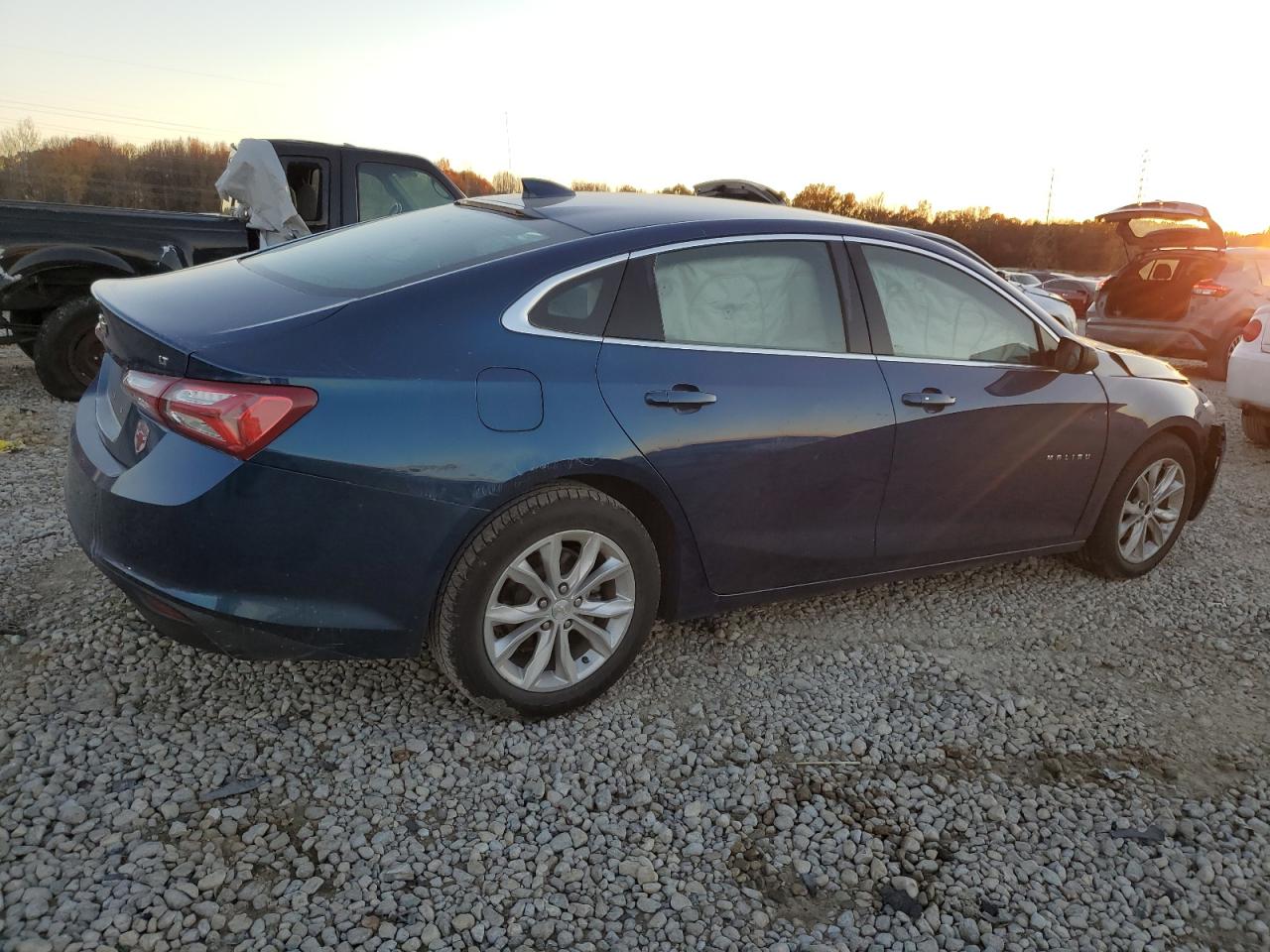 Image 3 of 2019 CHEVROLET MALIBU LT 2019 with VIN 1G1ZD5ST0KF177947