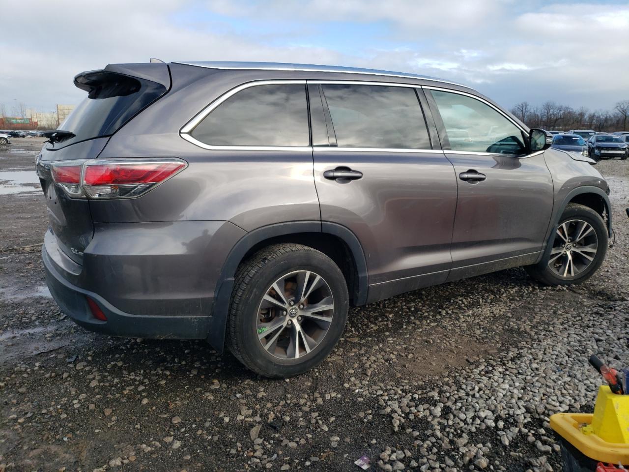 Изображение 3 2016 TOYOTA HIGHLANDER XLE 2016 с VIN 5TDJKRFH1GS251469