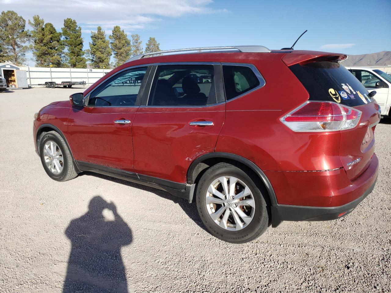 Image 2 of 2016 NISSAN ROGUE S 2016 with VIN KNMAT2MT7GP728329