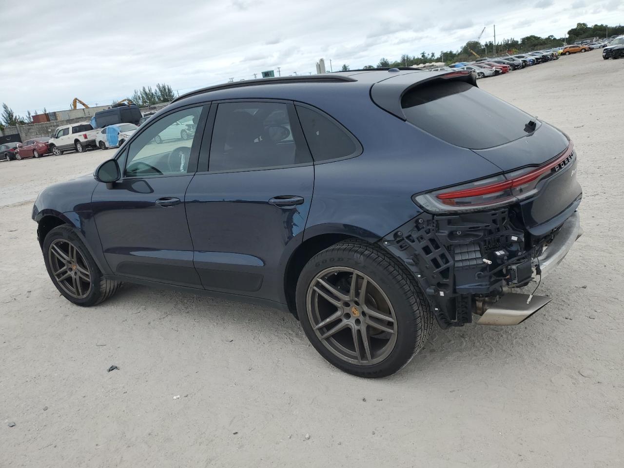 Image 2 of 2019 PORSCHE MACAN  2019 with VIN WP1AA2A59KLB05675