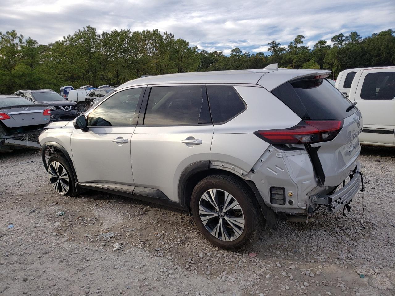 Image 2 of 2021 NISSAN ROGUE SV 2021 with VIN 5N1AT3BA0MC673079