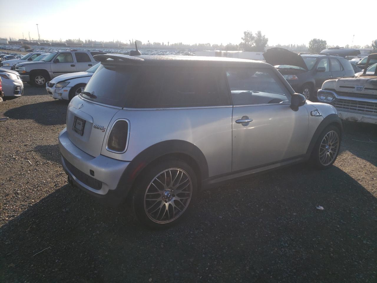 Image 3 of 2007 MINI COOPER S 2007 with VIN WMWMF73597TL85788