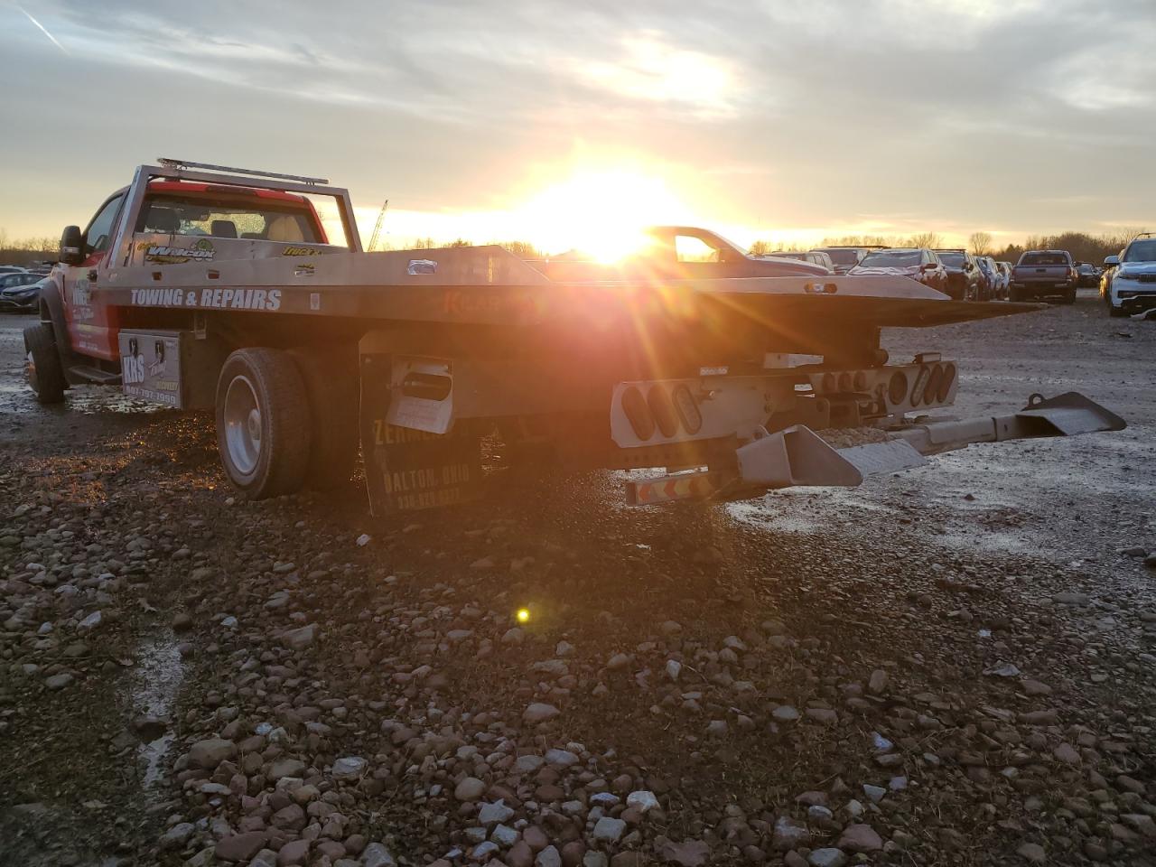 Image 3 of 2022 FORD F550 SUPER DUTY 2022 with VIN 1FDUF5GN2NDA27145