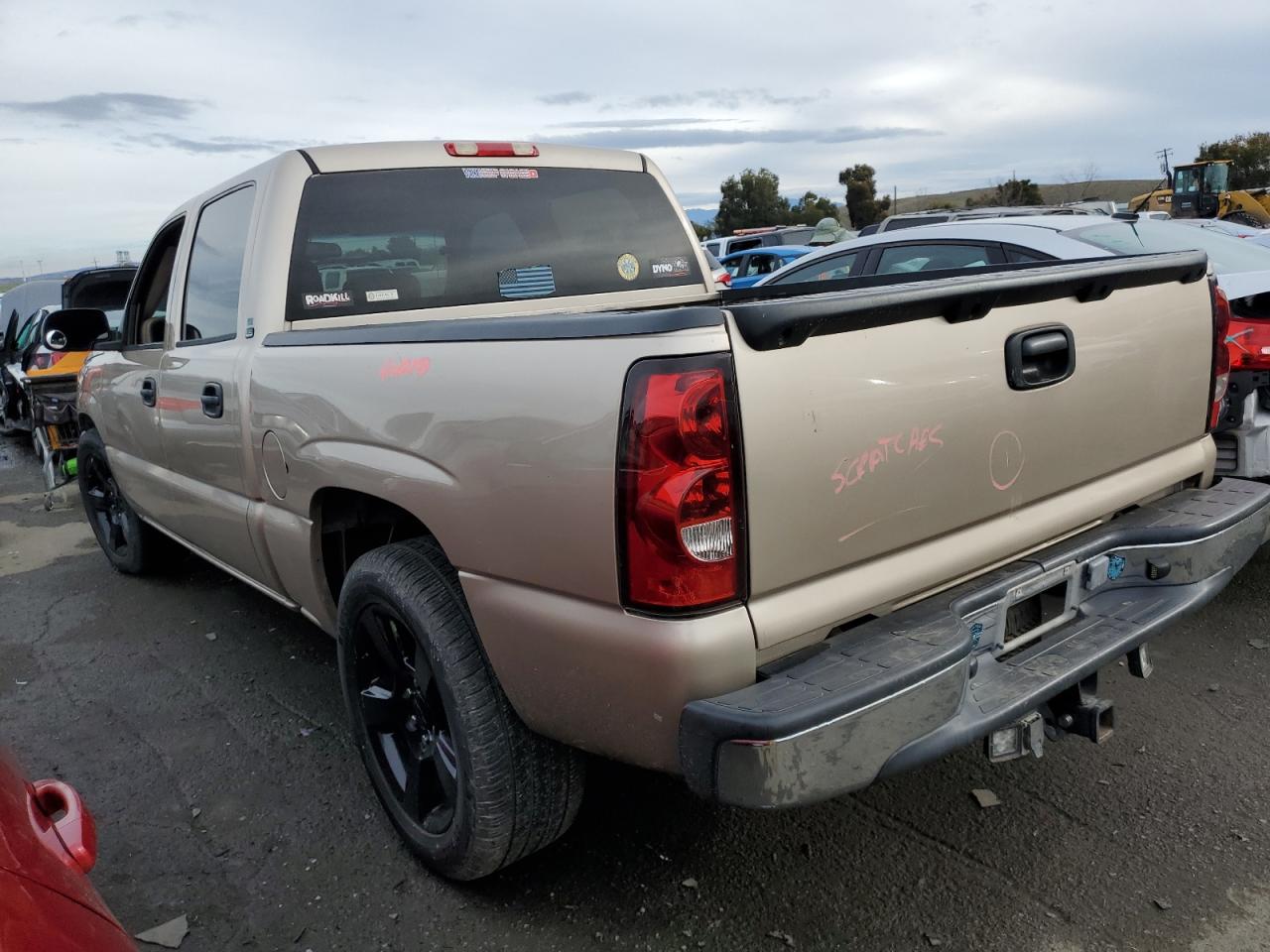 Image 2 of 2005 CHEVROLET SILVERADO C1500 2005 with VIN 2GCEC13T251273171
