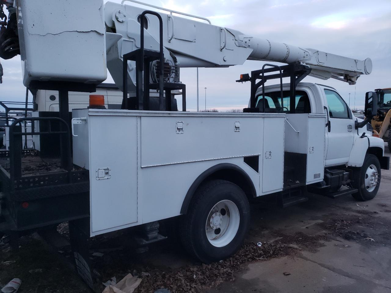 Obraz 3 z 2005 CHEVROLET C7500 C7C042 2005 z VIN 1GBM7C1C95F512856