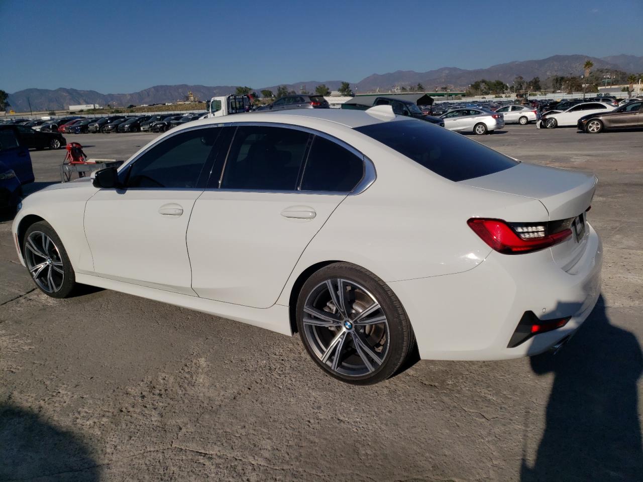 Изображение 2 2021 BMW 330I  2021 с VIN 3MW5R1J01M8B97379