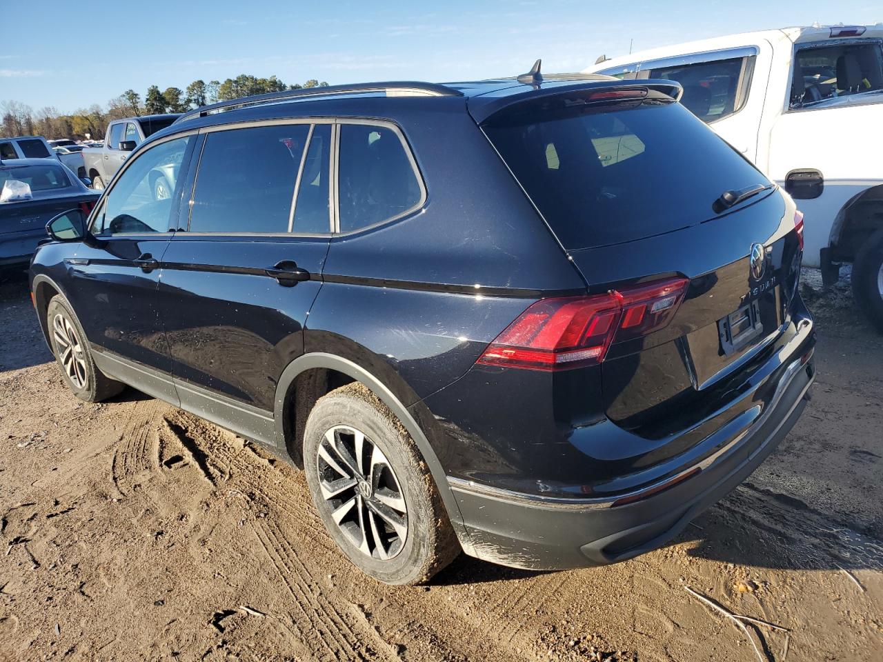 Image 2 of 2022 VOLKSWAGEN TIGUAN S 2022 with VIN 3VV1B7AX2NM049886