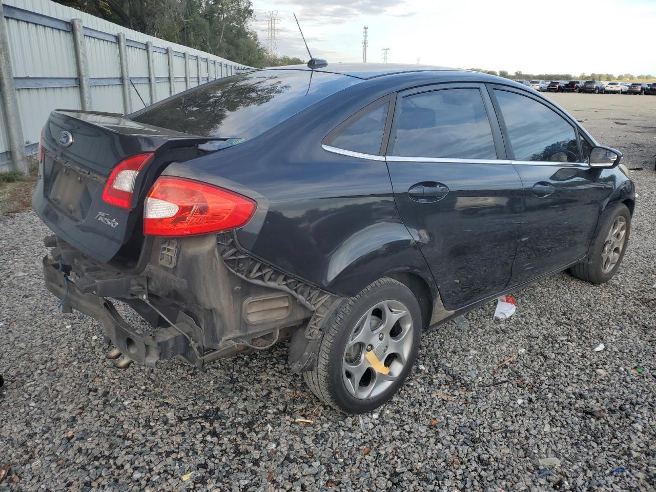 Image 3 of 2011 FORD FIESTA SEL 2011 with VIN 3FADP4CJ4BM144455