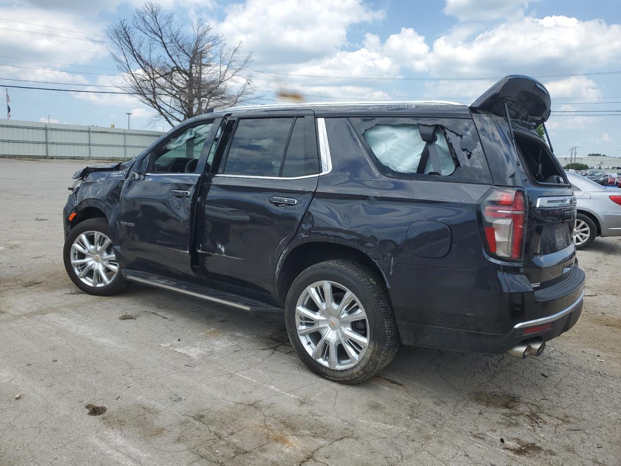 Изображение 2 2022 CHEVROLET TAHOE K1500 HIGH COUNTRY 2022 с VIN 1GNSKTKLXNR361063