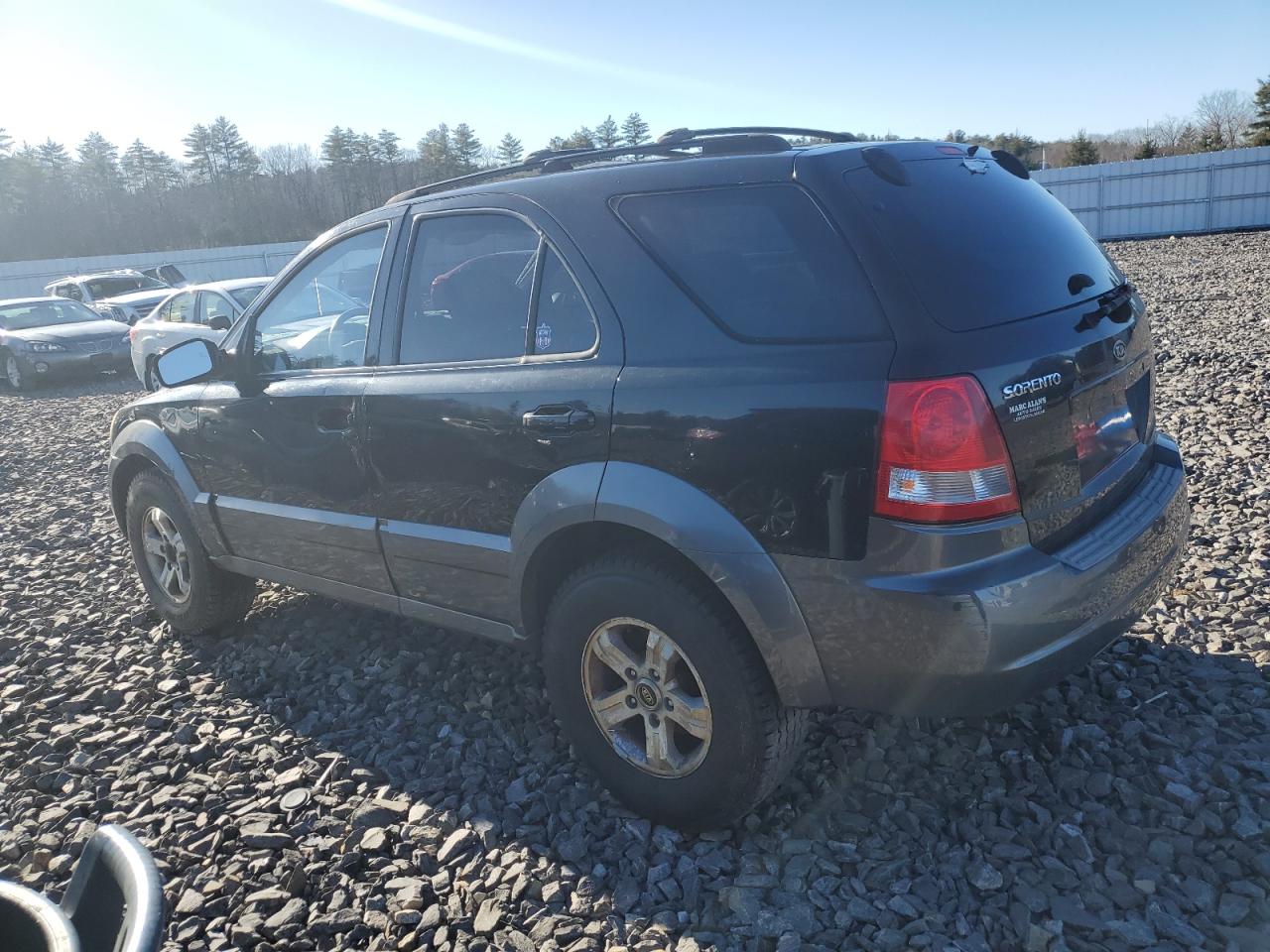 Image 2 of 2003 KIA SORENTO EX 2003 with VIN KNDJC733535132852