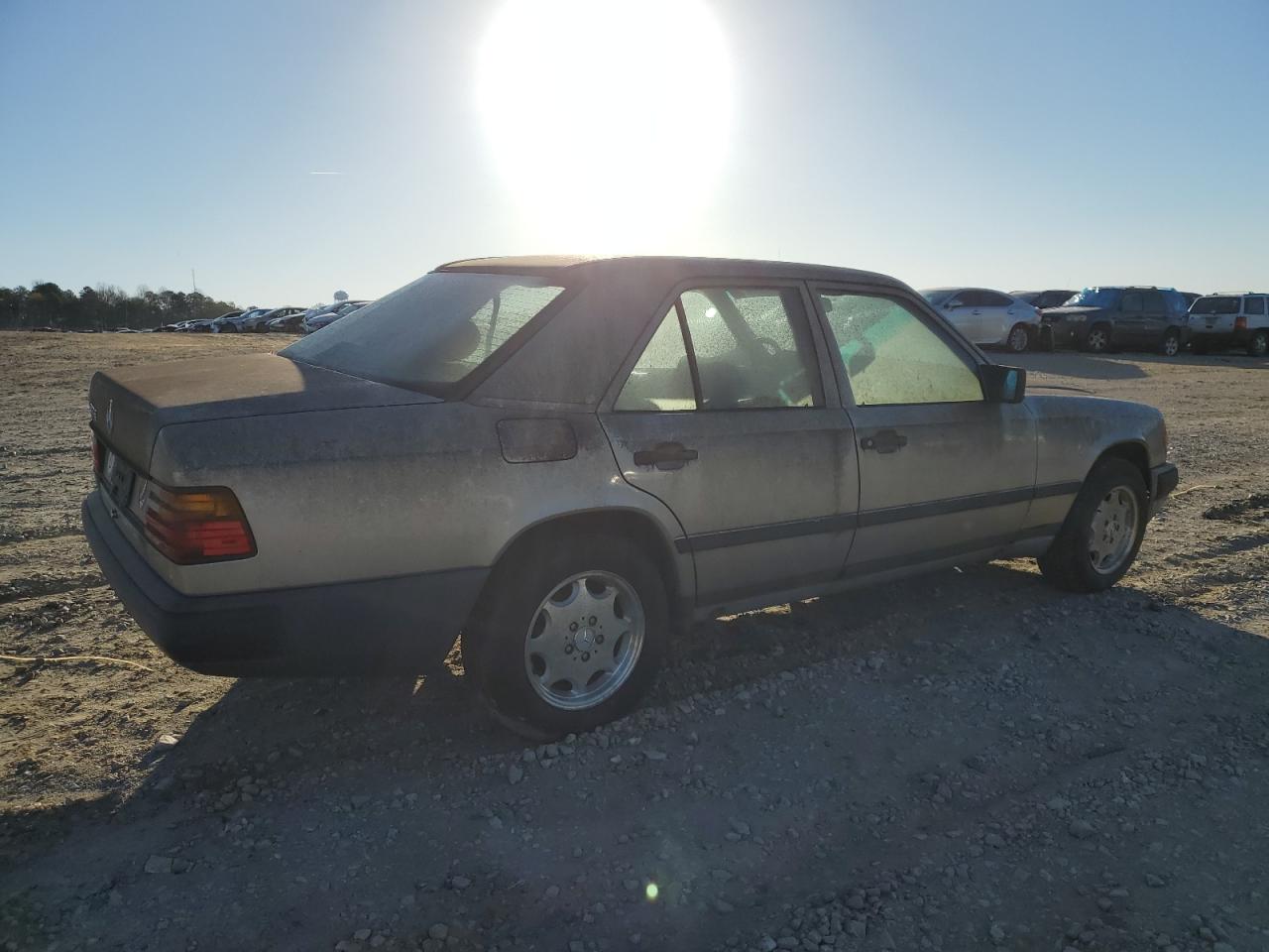 Image 3 of 1988 MERCEDES-BENZ 300 E 1988 with VIN WDBEA30D7JA631541