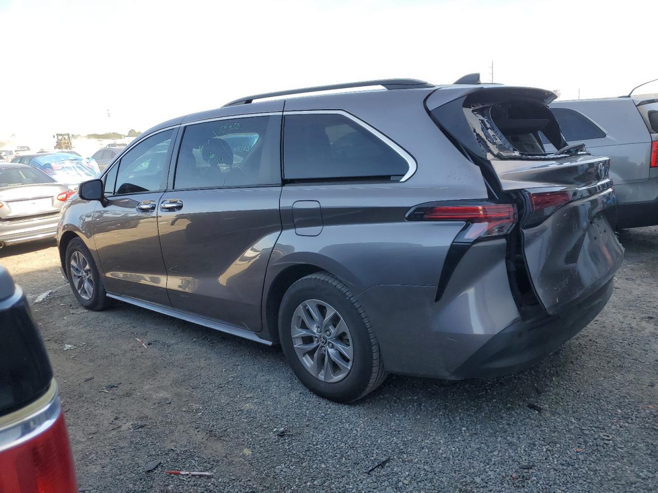 Image 2 of 2022 TOYOTA SIENNA XLE 2022 with VIN 5TDYRKECXNS106046