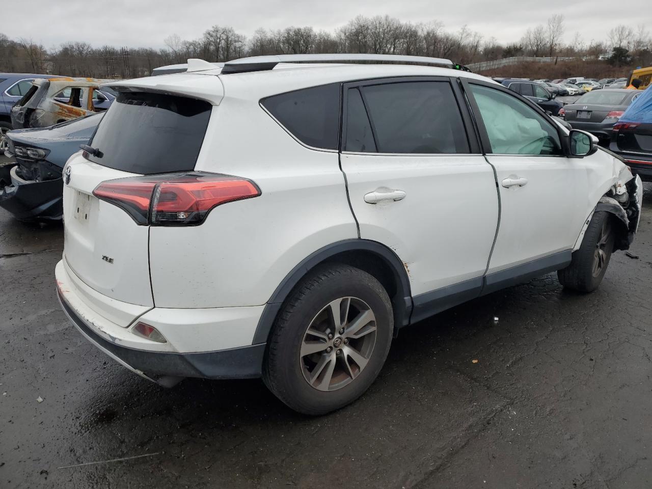 Image 3 of 2016 TOYOTA RAV4 XLE 2016 with VIN 2T3WFREV6GW254853