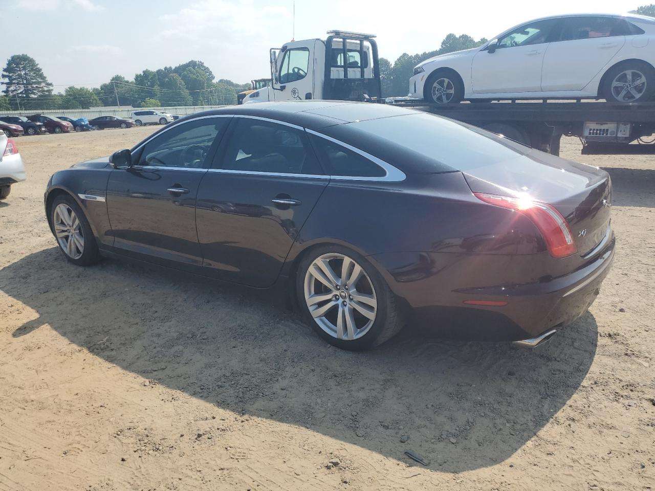 Изображение 2 2011 JAGUAR XJ  2011 с VIN SAJWA1CBXBLV08439