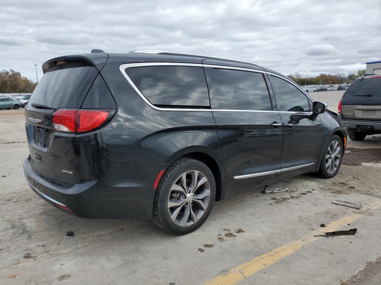 Изображение 3 2018 CHRYSLER PACIFICA LIMITED 2018 с VIN 2C4RC1GG3JR310870