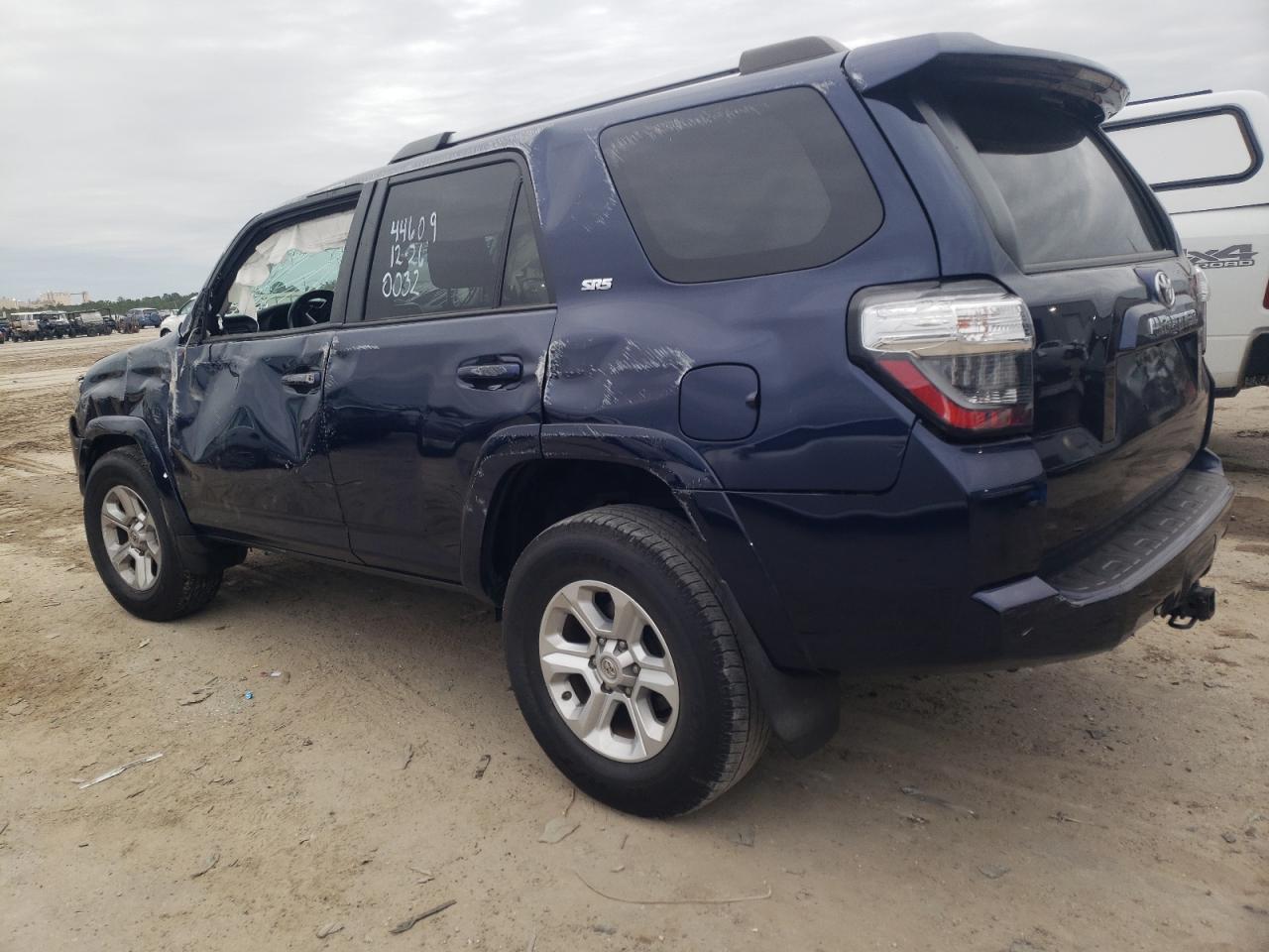 Image 2 of 2020 TOYOTA 4RUNNER SR5 2020 with VIN JTEZU5JR3L5220032