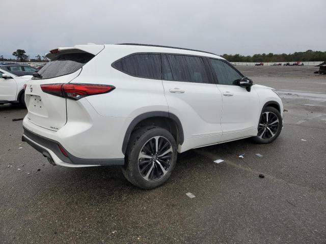 Изображение 3 2022 TOYOTA HIGHLANDER XSE 2022 с VIN 5TDLZRBHXNS222043