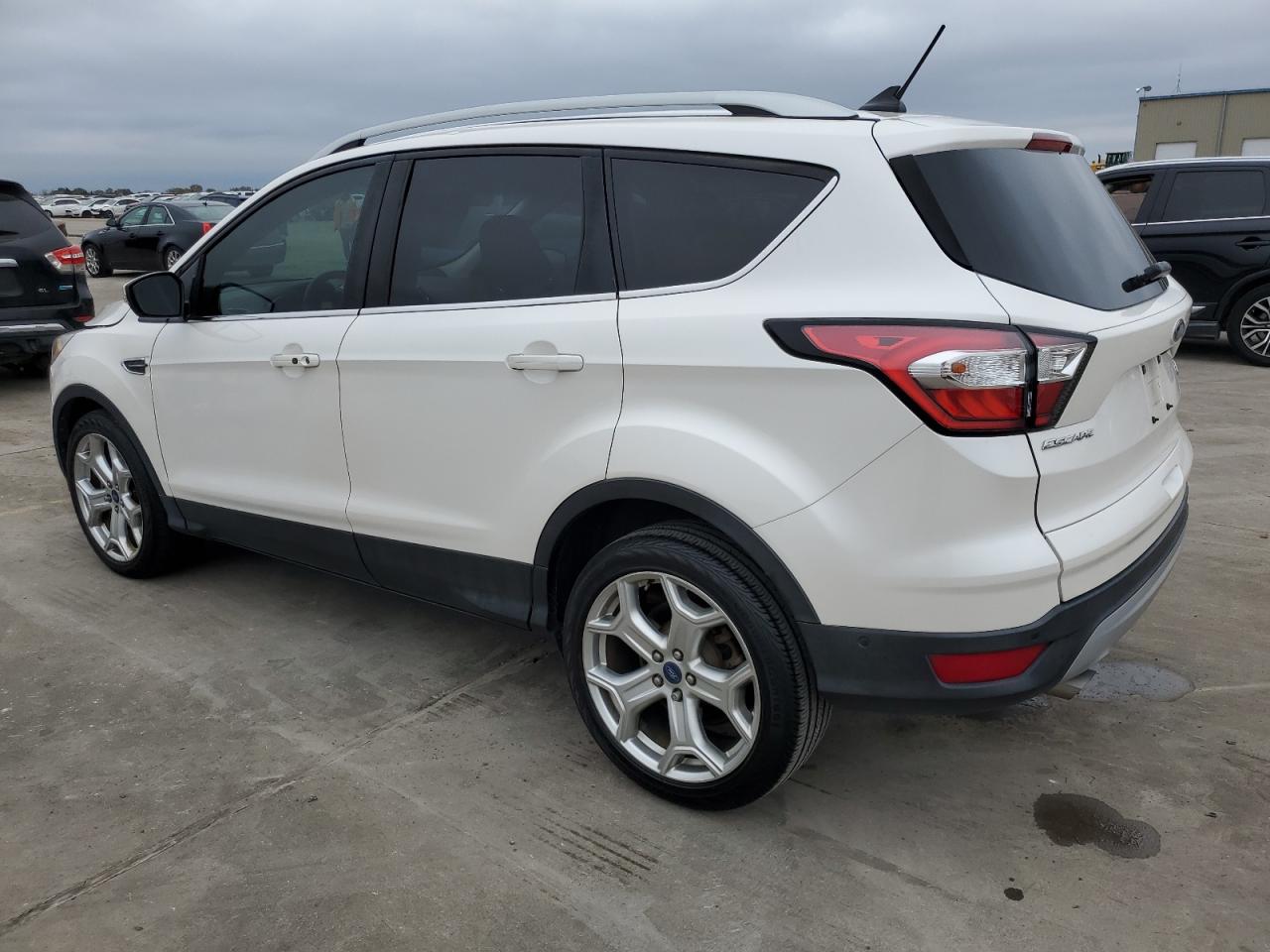 Изображение 2 2018 FORD ESCAPE TITANIUM 2018 с VIN 1FMCU0J91JUB11709