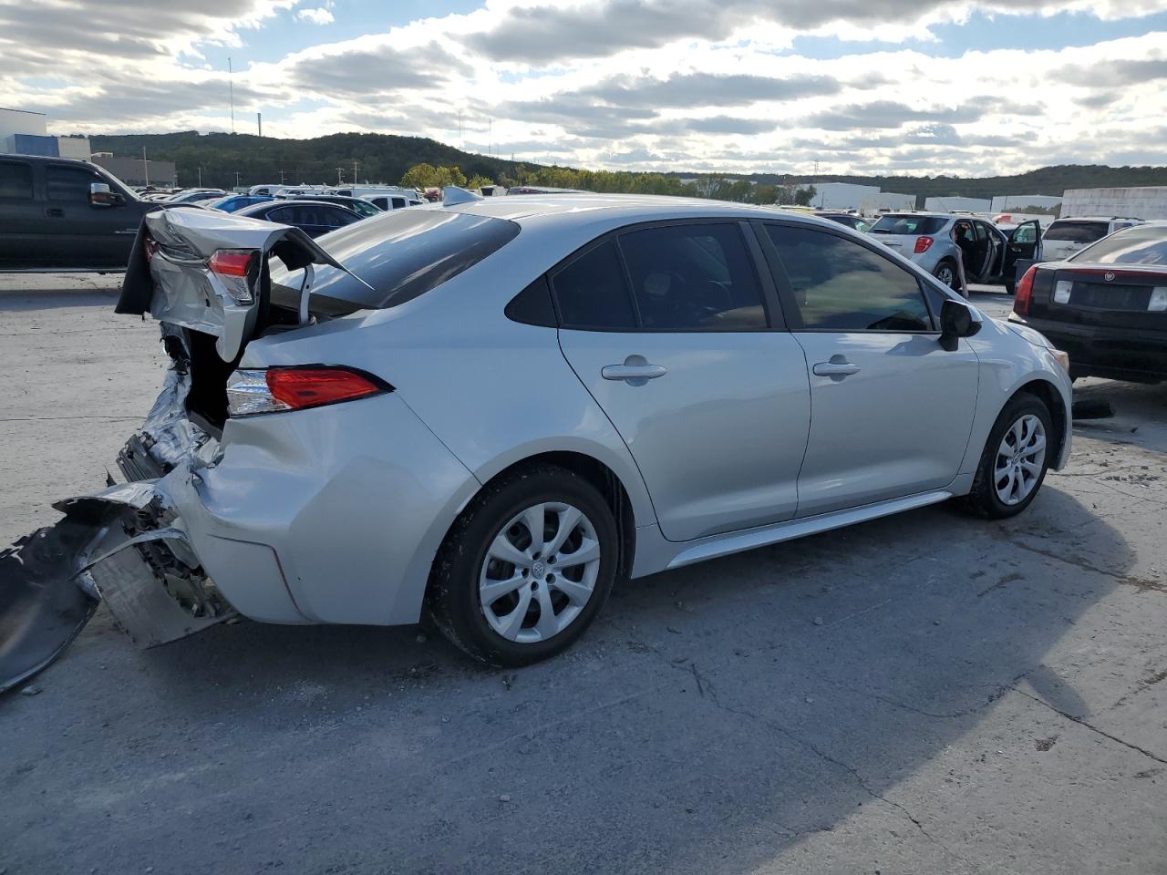 Image 3 of 2022 TOYOTA COROLLA LE 2022 with VIN 5YFEPMAE1NP296954