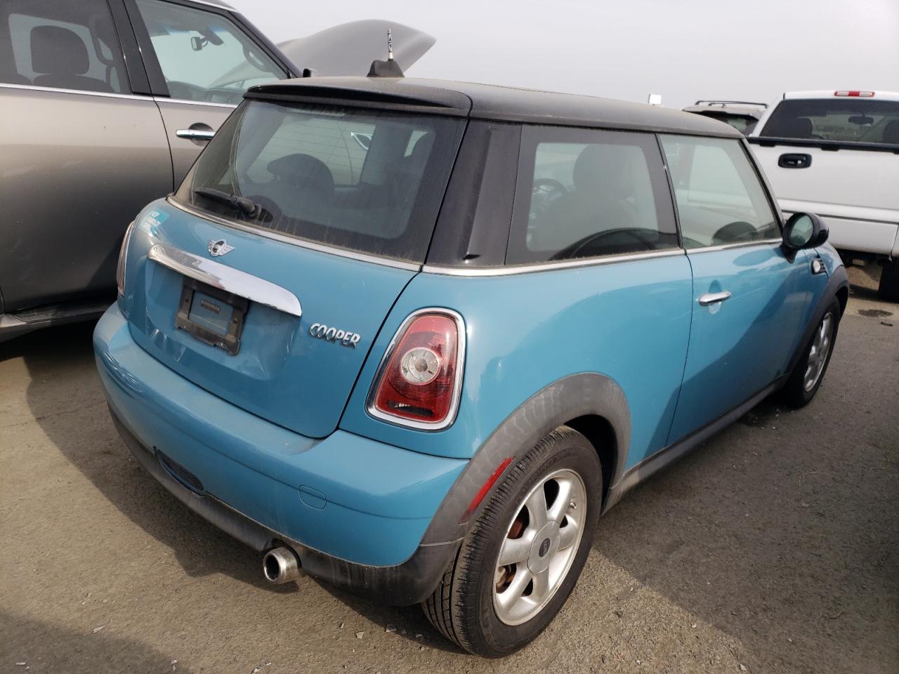 Obraz 3 z 2010 MINI COOPER  2010 z VIN WMWMF3C53ATZ24115