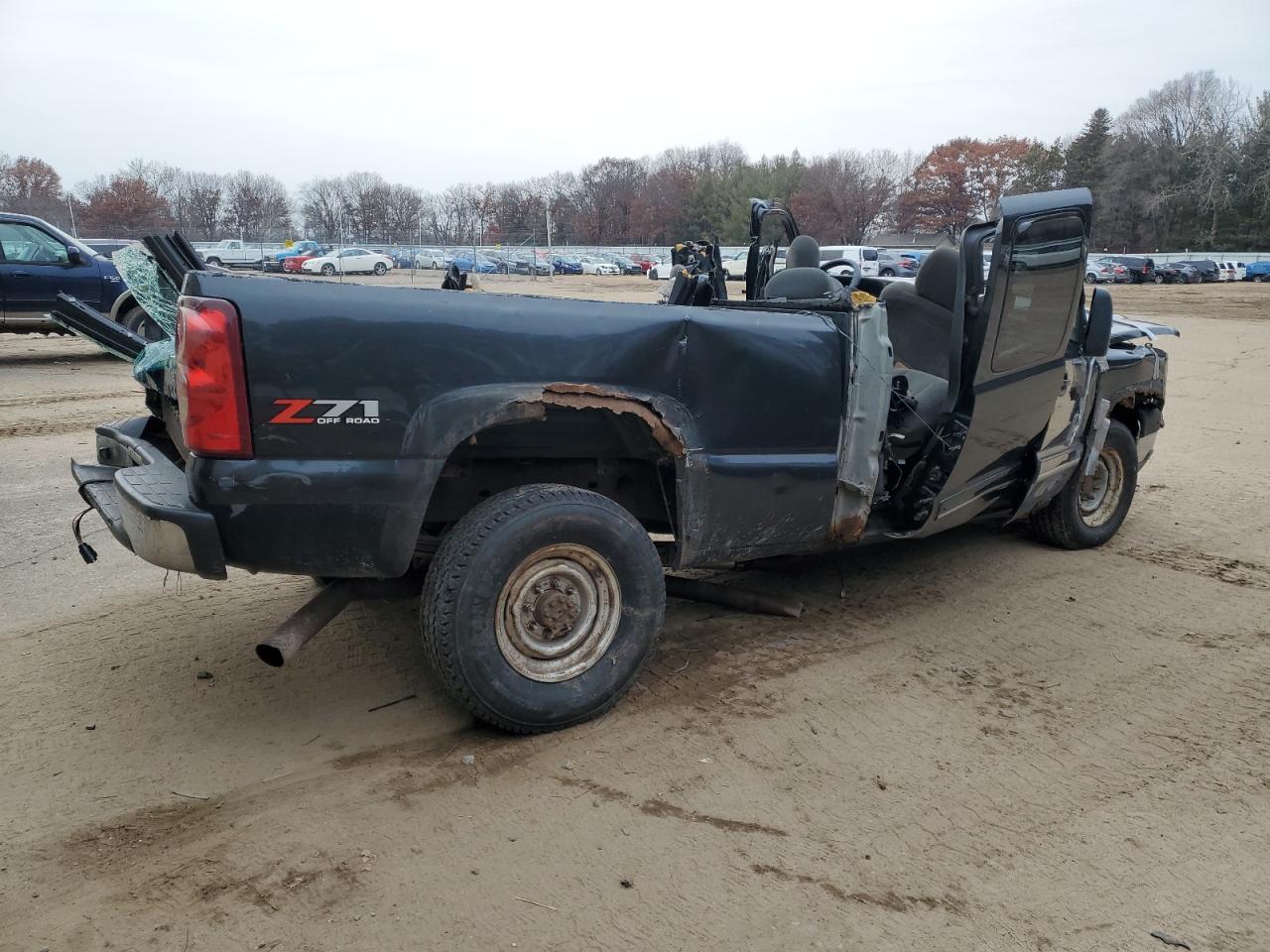 Obraz 3 z 2003 CHEVROLET SILVERADO K2500 HEAVY DUTY 2003 z VIN 1GCHK29U33E165336