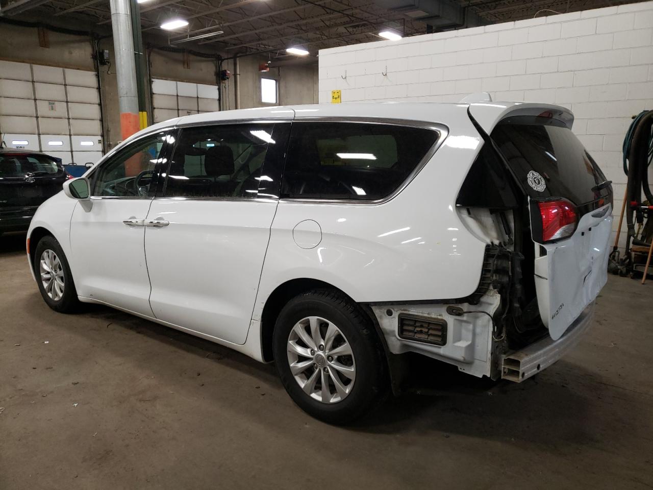 Obraz 2 z 2018 CHRYSLER PACIFICA TOURING PLUS 2018 z VIN 2C4RC1FG9JR113302