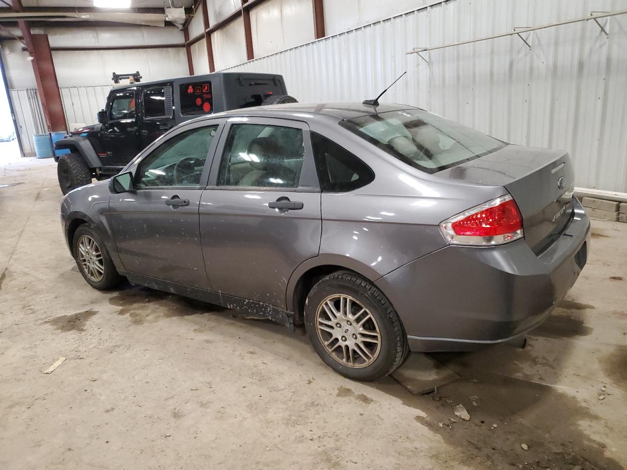 Image 2 of 2010 FORD FOCUS SE 2010 with VIN 1FAHP3FN1AW162114