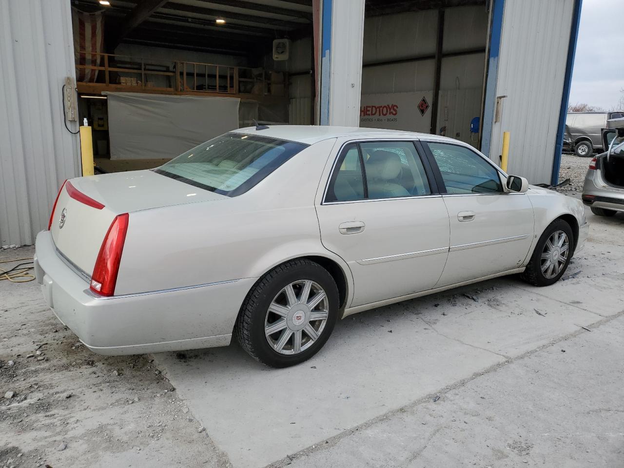 Изображение 3 2007 CADILLAC DTS  2007 с VIN 1G6KD57Y37U217263