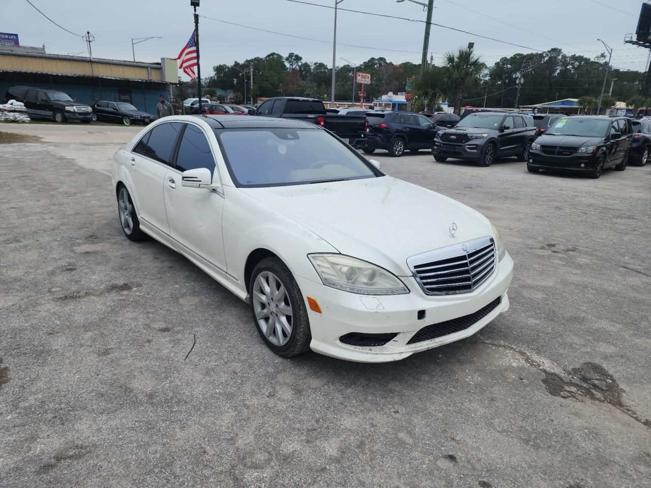 Obraz 1 z 2011 MERCEDES-BENZ S 550 2011 z VIN WDDNG7BB5BA393067