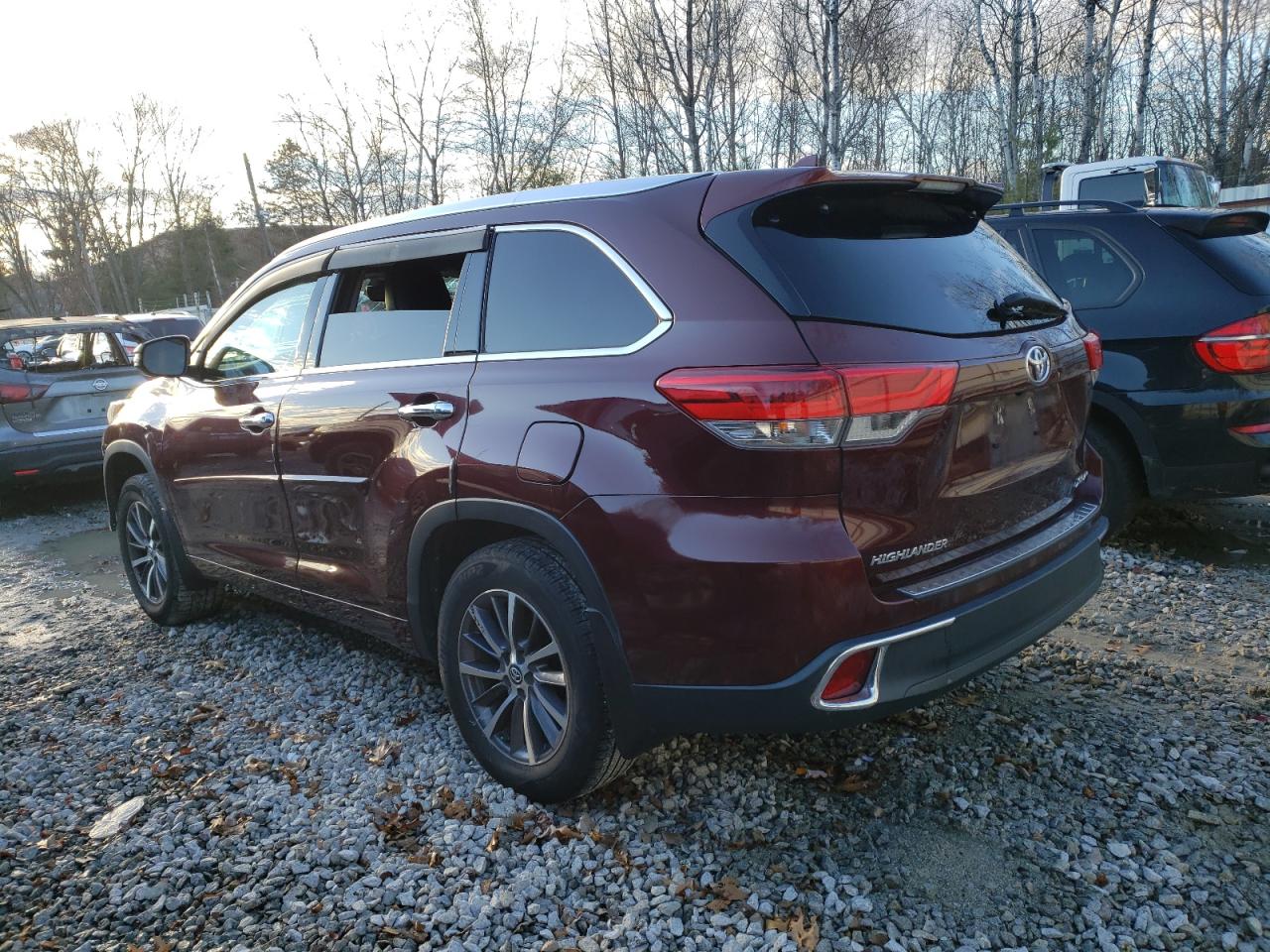 Image 2 of 2017 TOYOTA HIGHLANDER SE 2017 with VIN 5TDJZRFH9HS480124