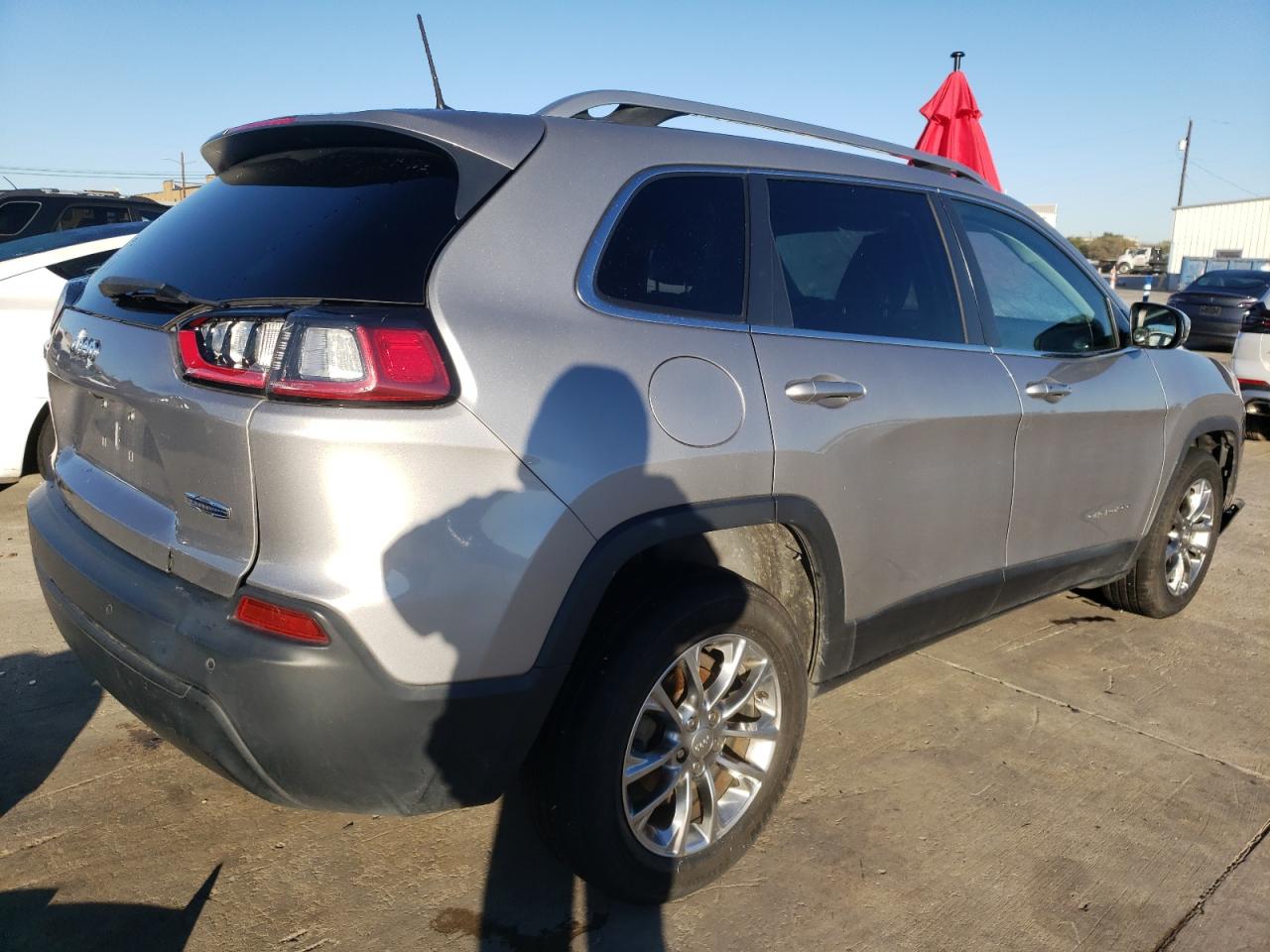 Image 3 of 2019 JEEP CHEROKEE LATITUDE PLUS 2019 with VIN 1C4PJLLB4KD318743