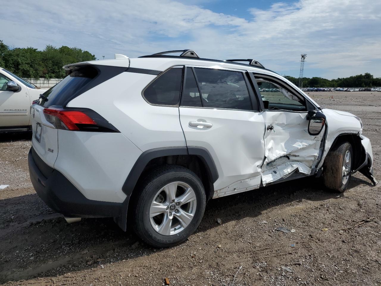Image 3 of 2021 TOYOTA RAV4 XLE 2021 with VIN 2T3W1RFV0MW162419