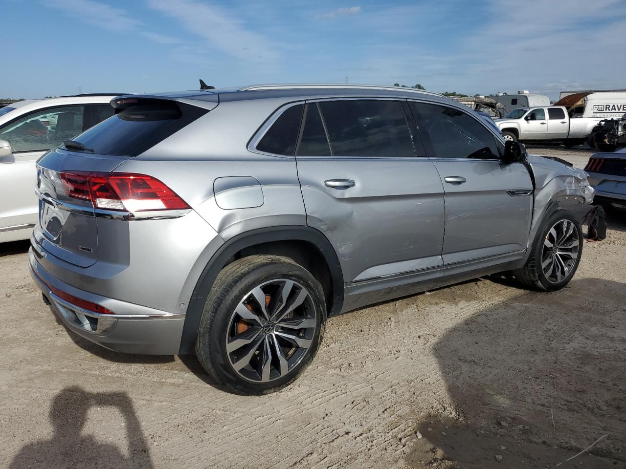 Obraz 3 z 2020 VOLKSWAGEN ATLAS CROSS SPORT SEL PREMIUM R-LINE 2020 z VIN 1V2TE2CA3LC225139