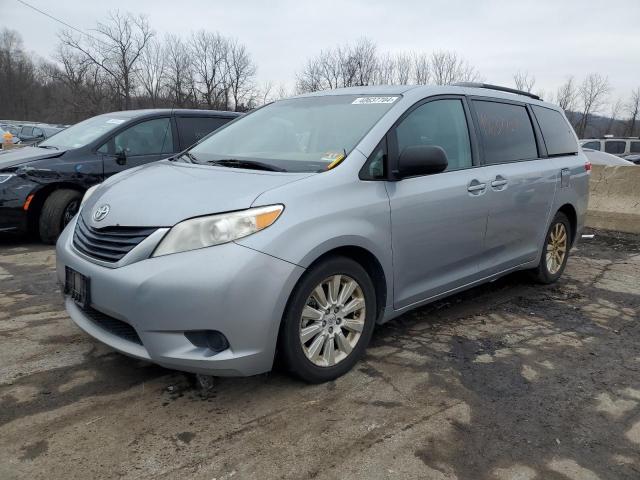 Image 1 of 2013 TOYOTA SIENNA LE 2013 with VIN 5TDJK3DC4DS065392