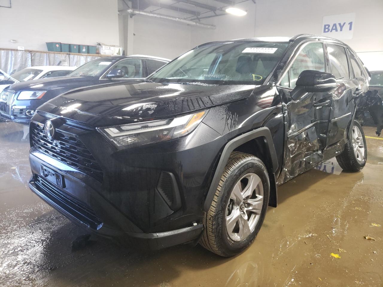 2022 TOYOTA RAV4 XLE 2022 image